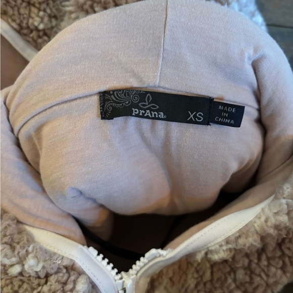 Prana Permafrost Sherpa Hooded Vest Size XS - Picture 6 of 10